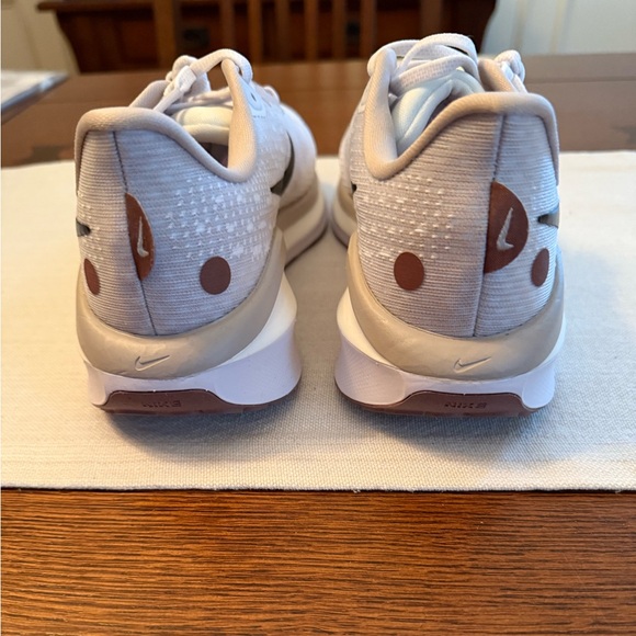 NWOT, NEVER WORN NIKE Running shoe, VOMERO 17, ZOOMX. White and violet. - Picture 2 of 6